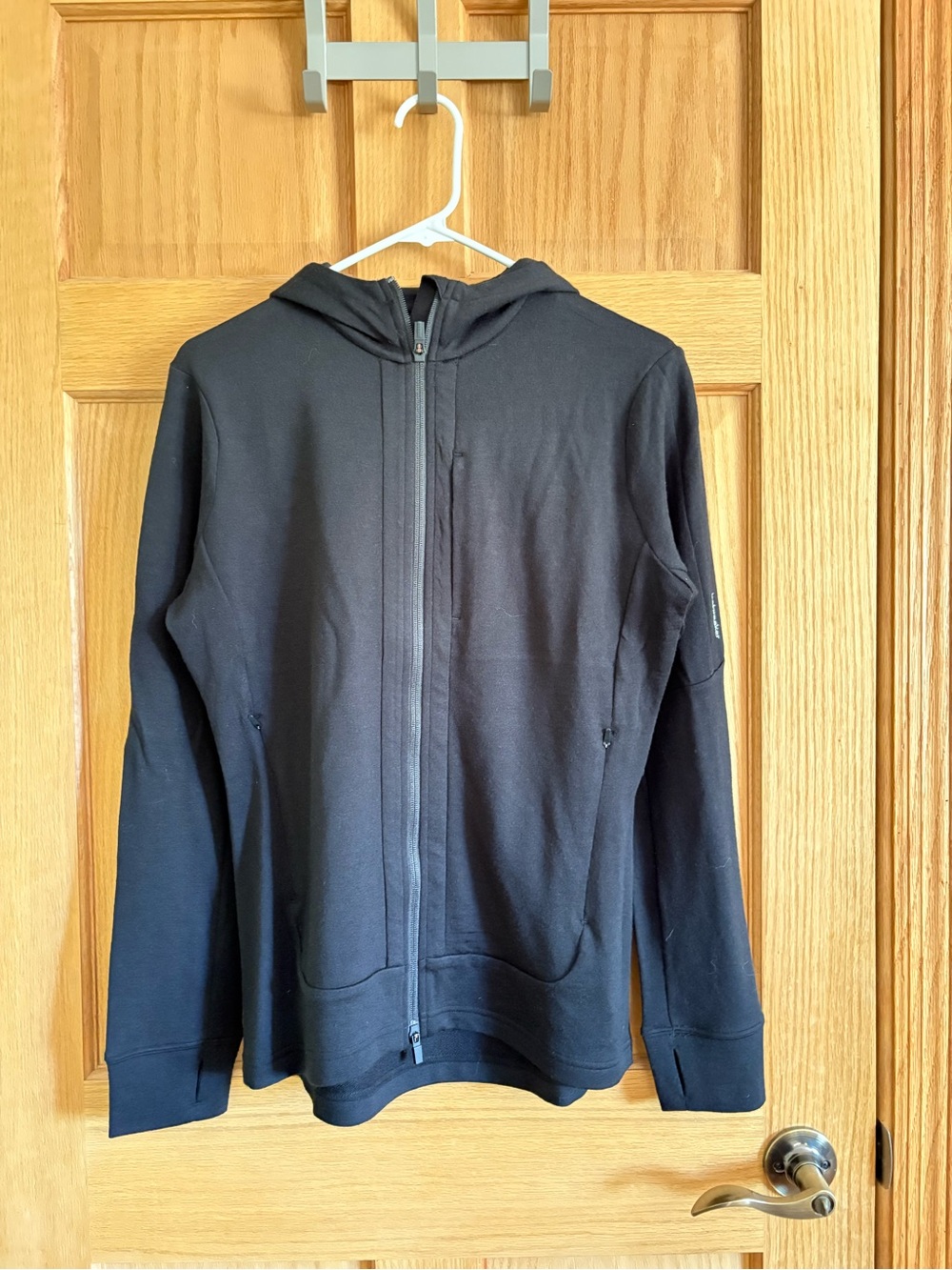 Icebreaker 100% merino wool. 
Women's Black Quantum Hoodie NWT - Picture 7 of 8